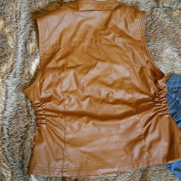 Vest - Picture 5 of 6